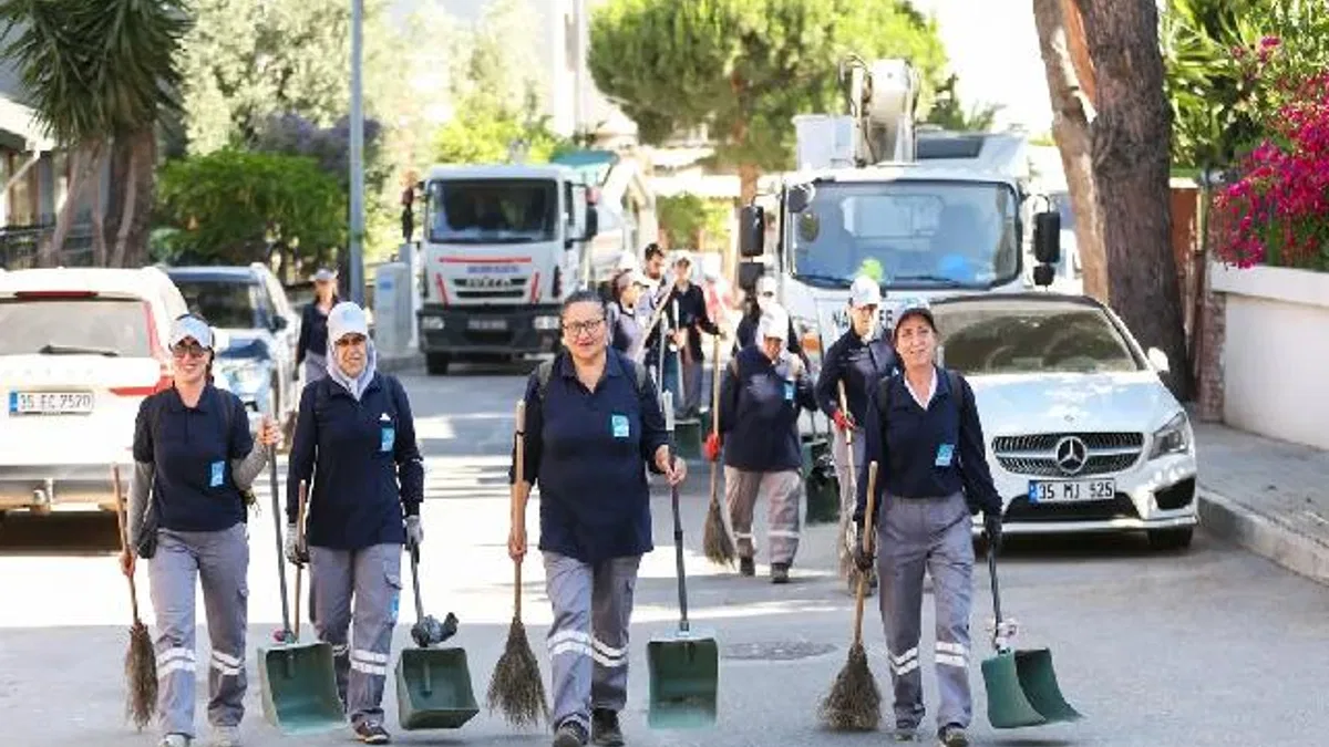 İzmir Narlıdere'de mahalle mahalle temizlik seferberliği... Mahalle temizlik timi iş başında