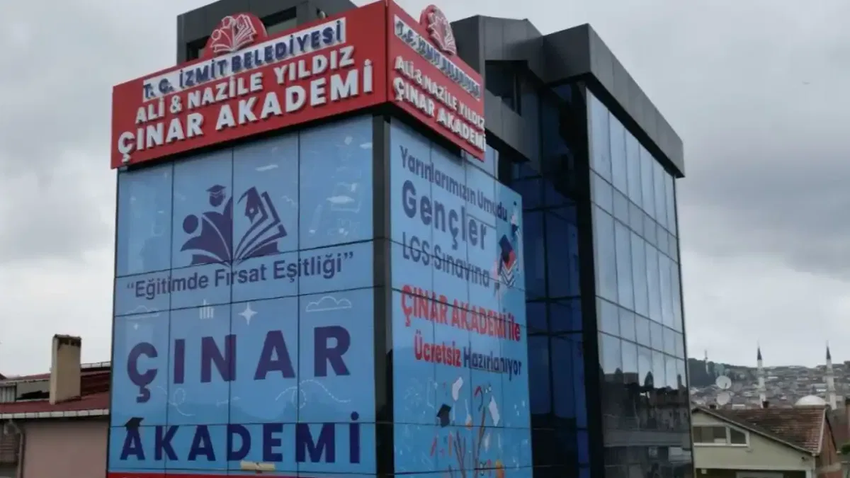 Çınar Akademi öğrencileri YKS ve LGS'de başarıya imza attı