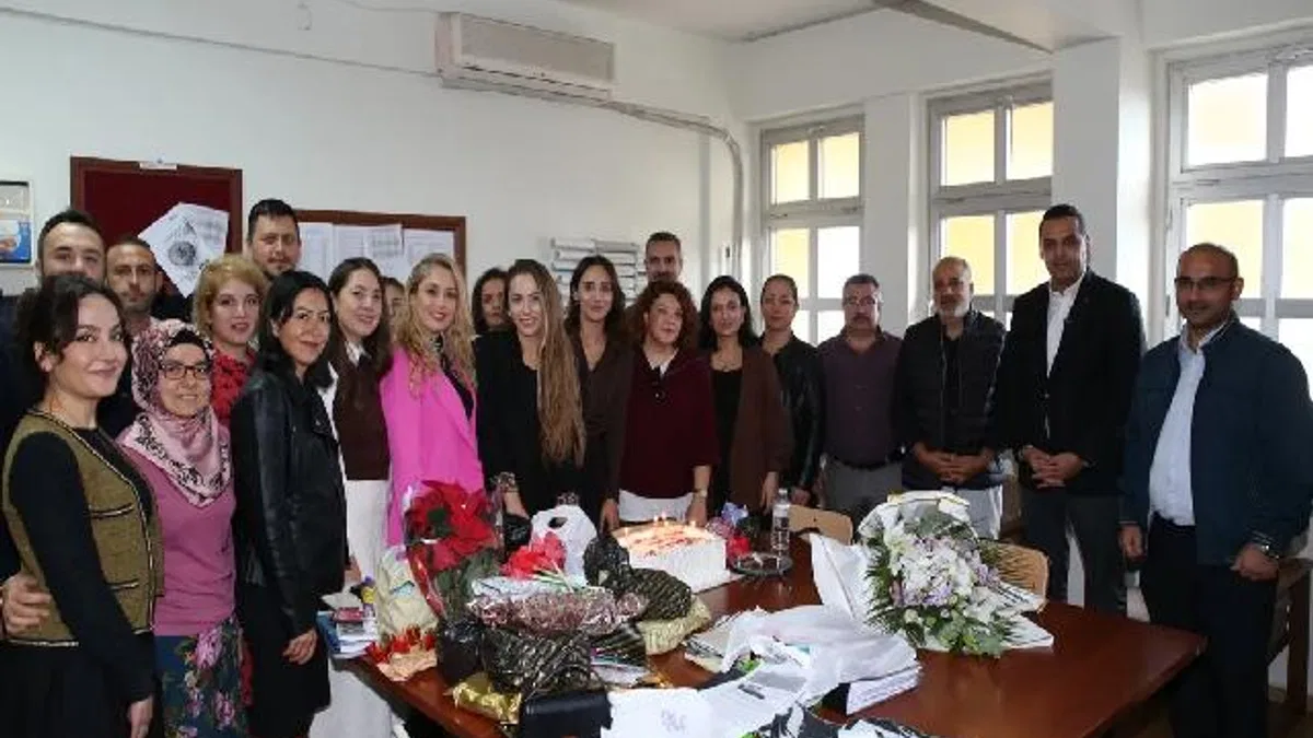 İzmir Çiğli’de Öğretmenler Günü fidanlarla kutlandı