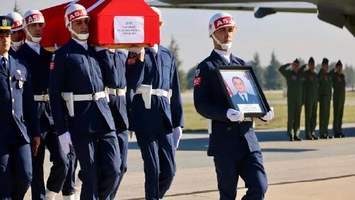 Uçak kazasında şehit olan iki subay Eskişehir’de karşılandı