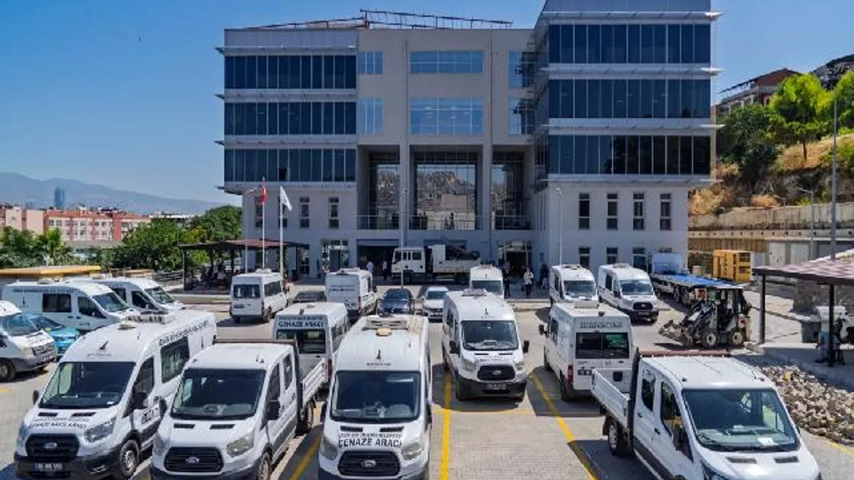 İzmir Büyükşehir'in 'Zeytinlik Hizmet Binası' hizmete açıldı