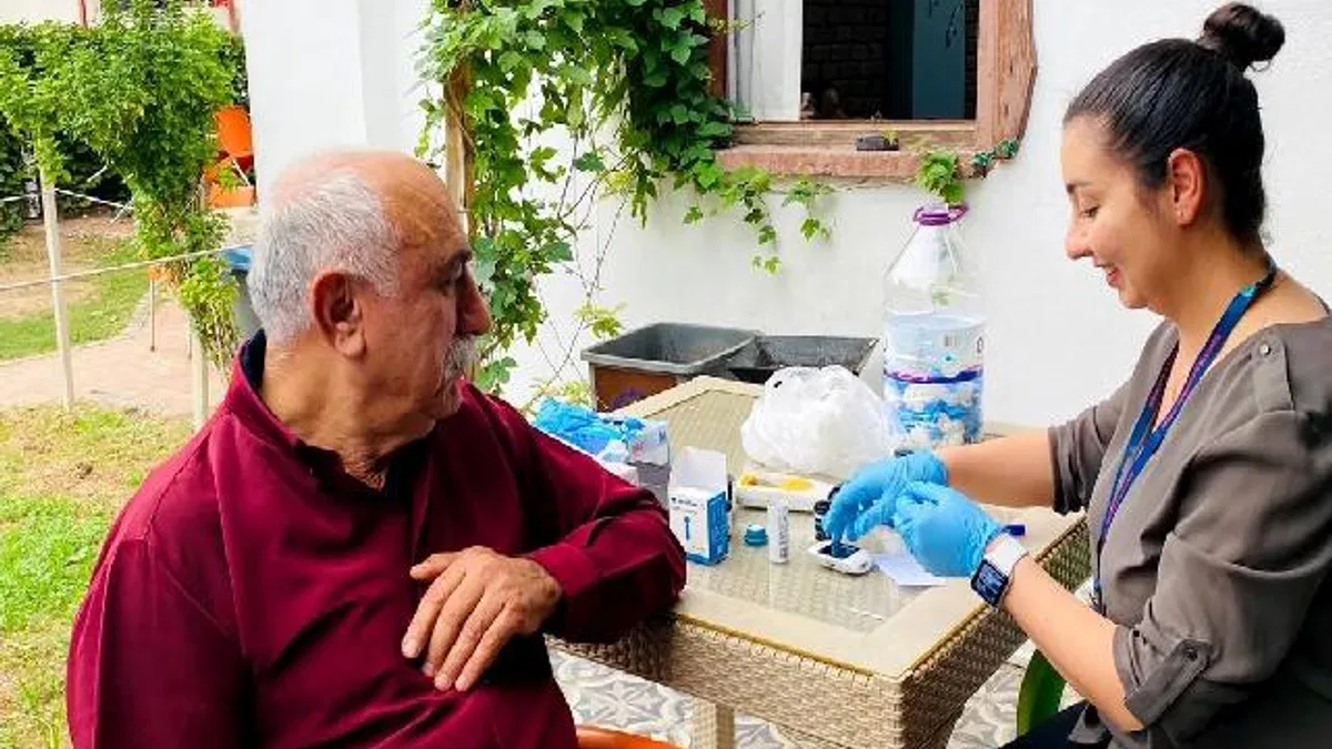 Antalya Muratpaşa’dan kıdemli kent sakinlerine sağlık desteği