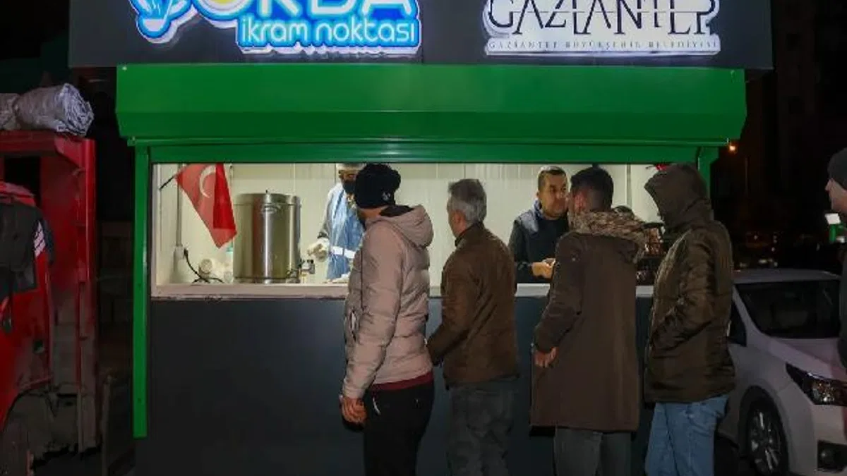 Gaziantep’te 39 noktada sıcak çorba ikramı