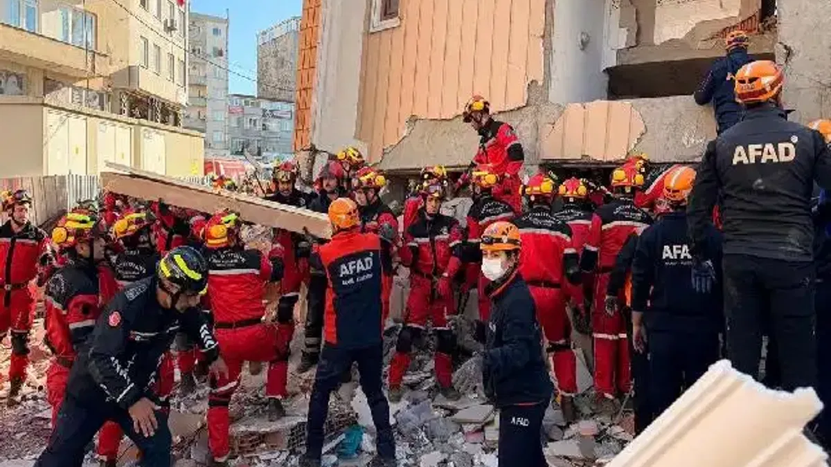 Gebze enkazında kurtarma sürüyor! 18 yaşındaki Dilara sağ kurtarıldı, 2 çocuk hayatını kaybetti