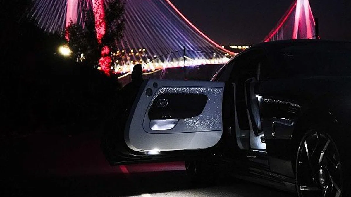 Tarihinin en güçlü Rolls-Royce'u Black Badge Spectre Türkiye sahnesinde