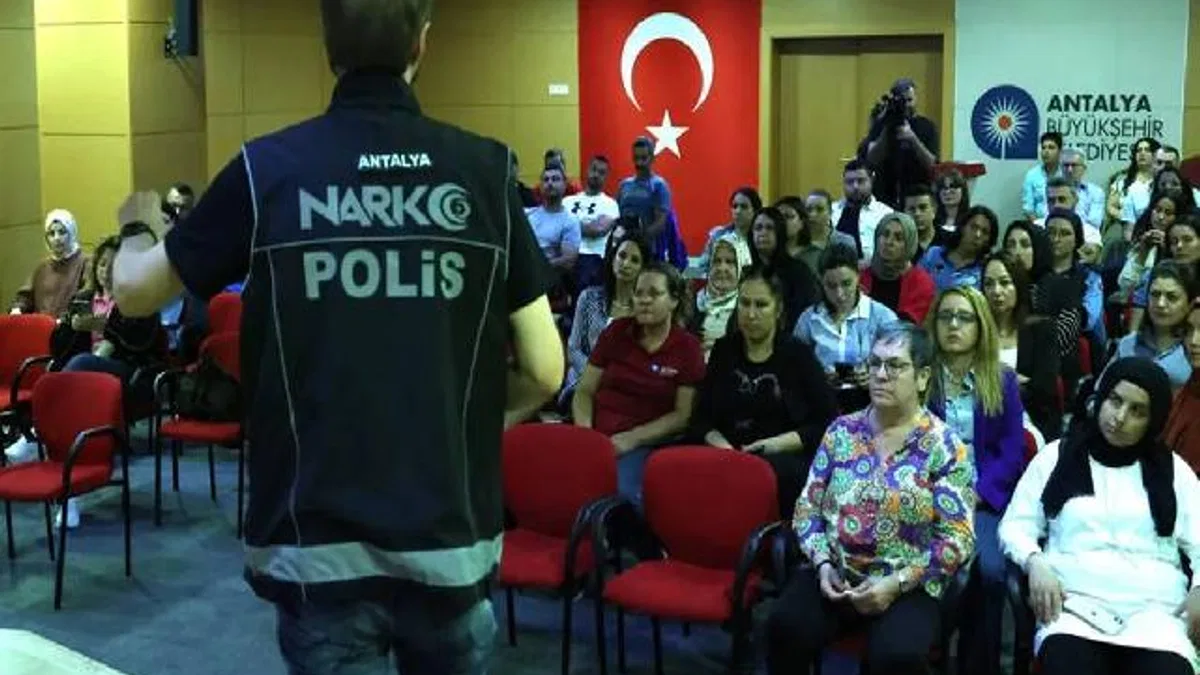 Antalya Büyükşehir'e madde bağımlılığı ile mücadele eğitimi