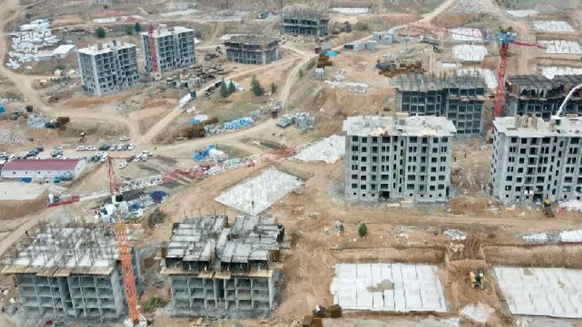 Başkan Sami Er, Akoğuz Kışlası'nda incelemelerde bulundu