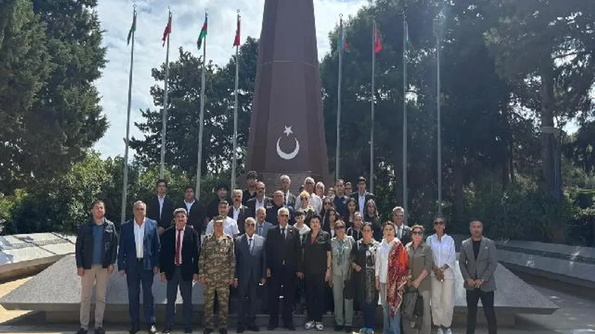 Bakü'de Türk şehitleri unutulmadı