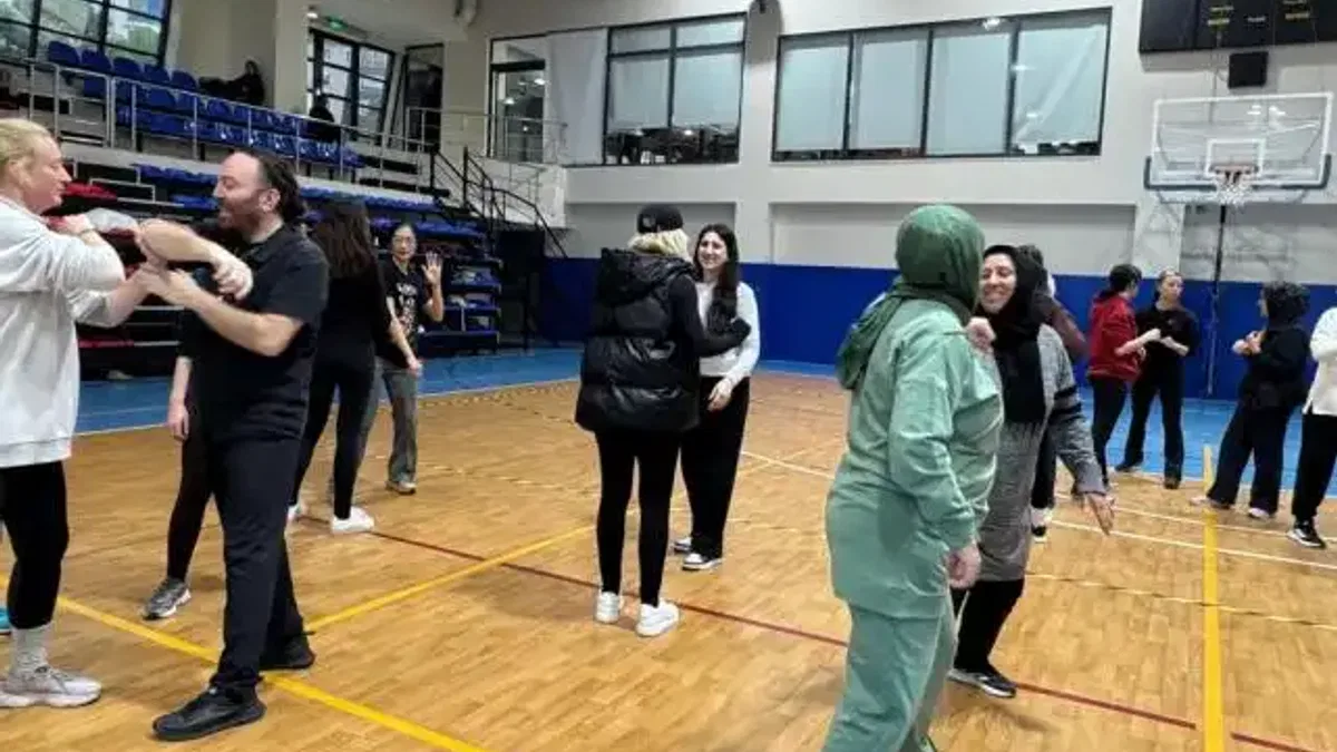 İstanbul Maltepe'de kadınlara öz savunma eğitimi