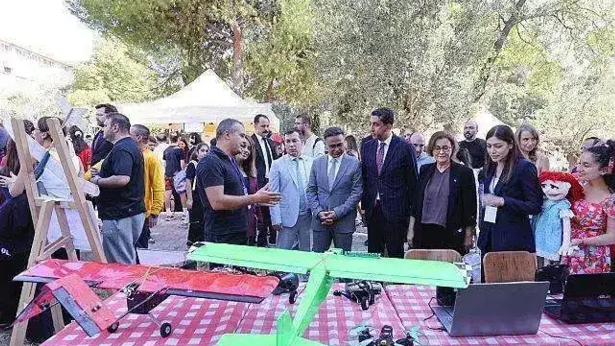 DEÜ'de "İkiz Dönüşümün İzinde Teknoloji ve Bilim Şenliği" coşkuyla başladı