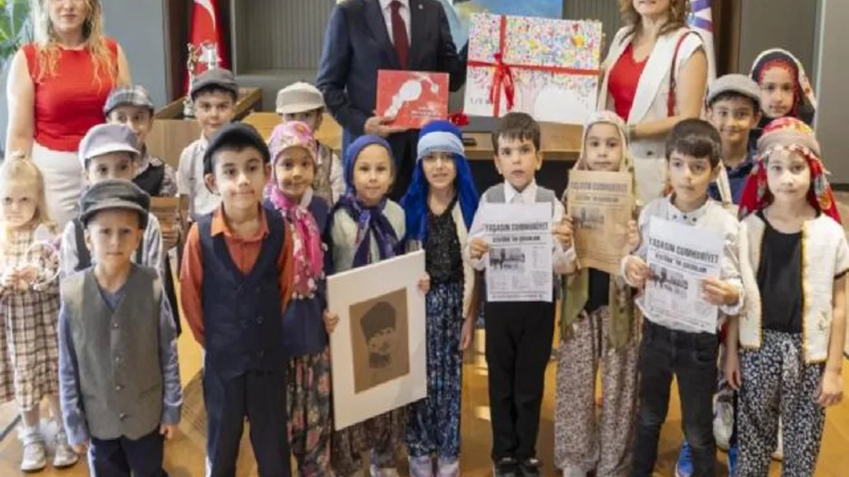 Mersin'de miniklerden Cumhuriyet coşkusu