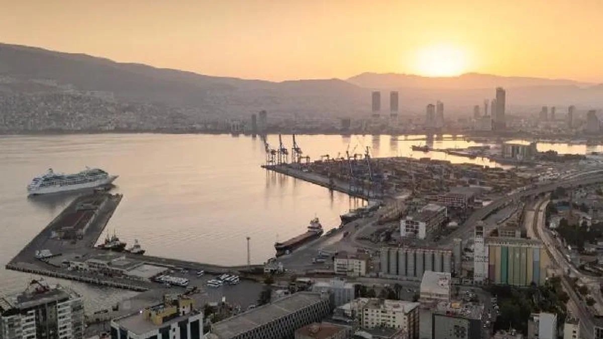 İzmir Büyükşehir'in ulusal kredi notunda tarihi artış
