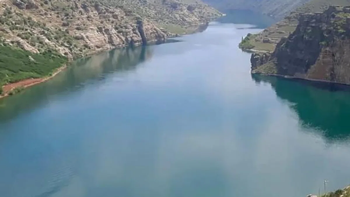 Dicle Barajı'nda kontrollü su tahliyesi
