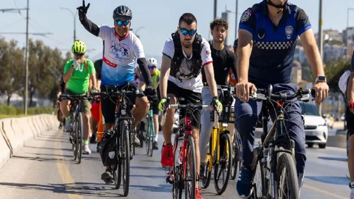 İzmir'de sağlıklı yaşama ve temiz çevreye pedalladılar