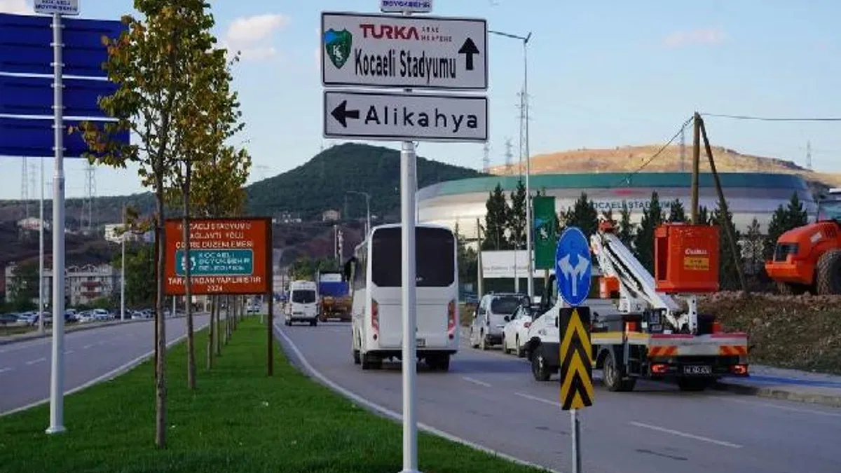 Kocaeli Stadı’nın yeni isim tabelaları monte edildi