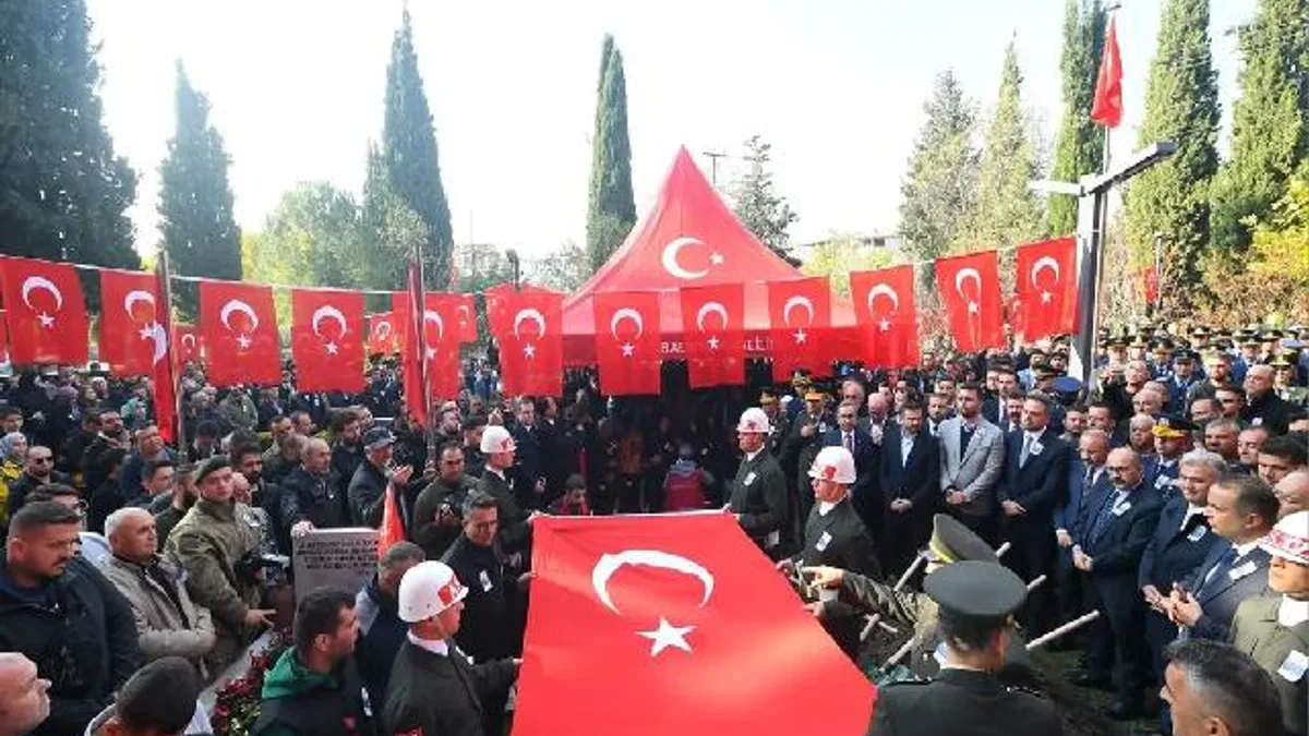 Balıkesir, şehit Uzman Çavuş Emre Sayın'ı son yolculuğuna uğurladı