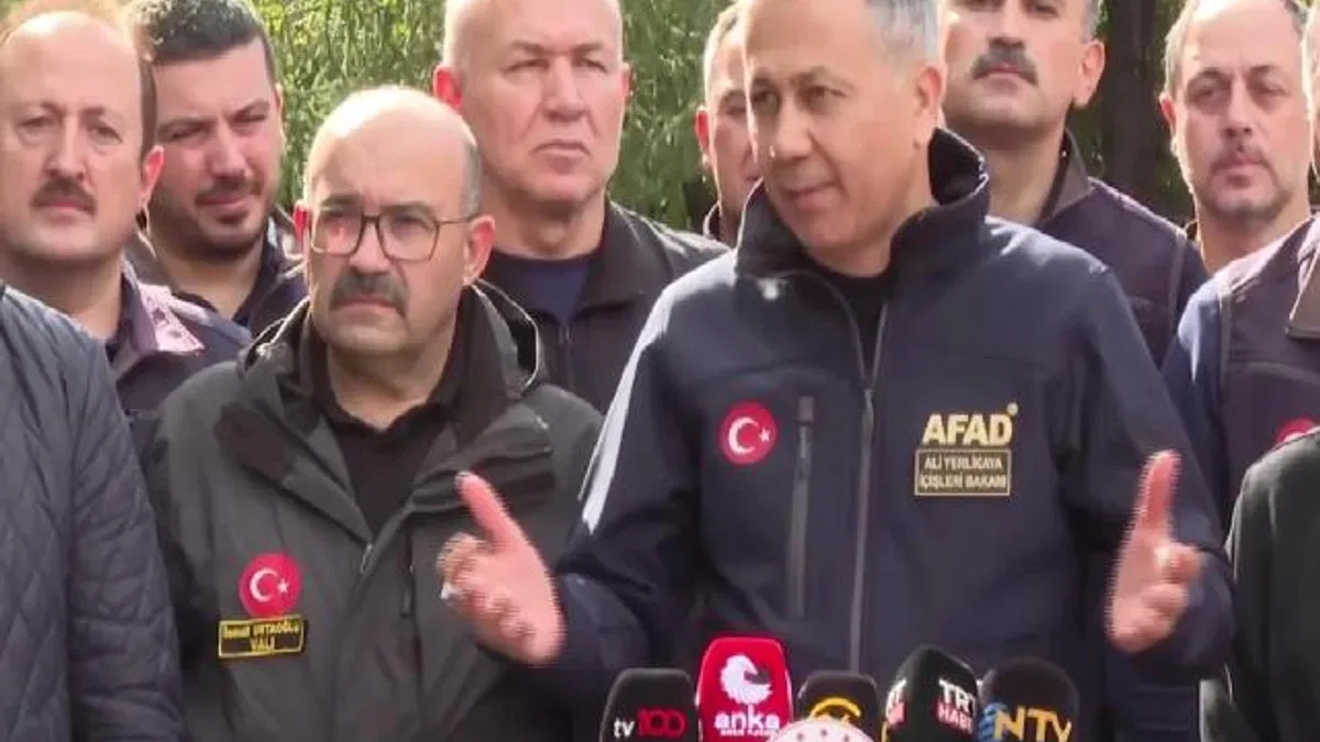 Bakan Yerlikaya Sındırgı’dan son durumu açıkladı... Balıkesir'e acil ihtiyaçlar için 25 milyon TL