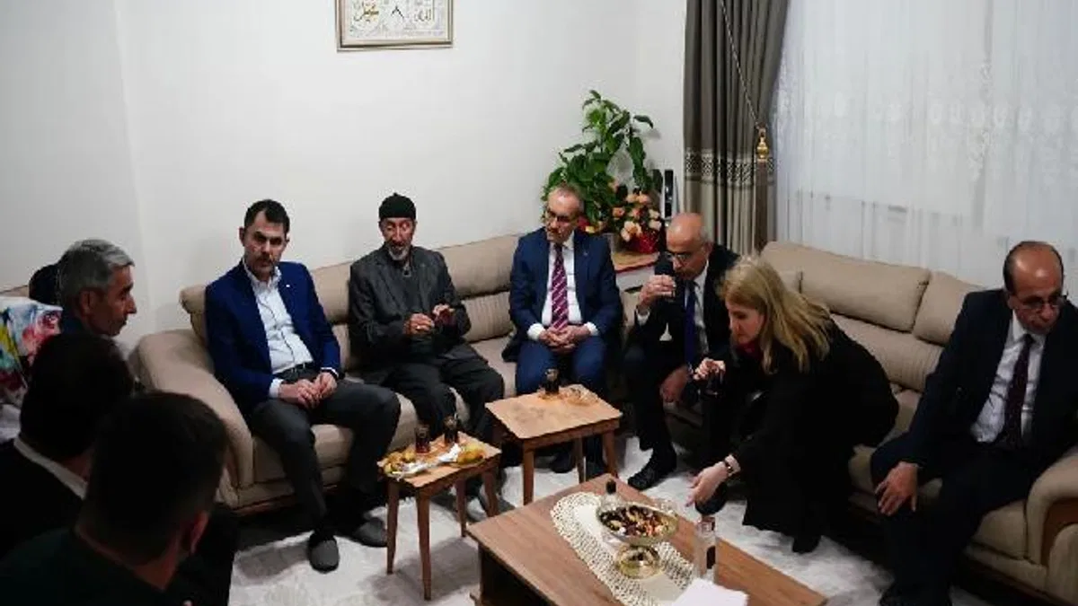 Bakan Kurum Malatya'da köy evine konuk oldu