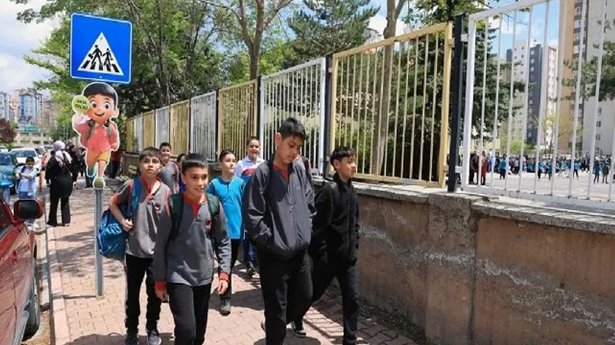 Kayseri Talas'ta sevimli ve güvenli okul geçitleri