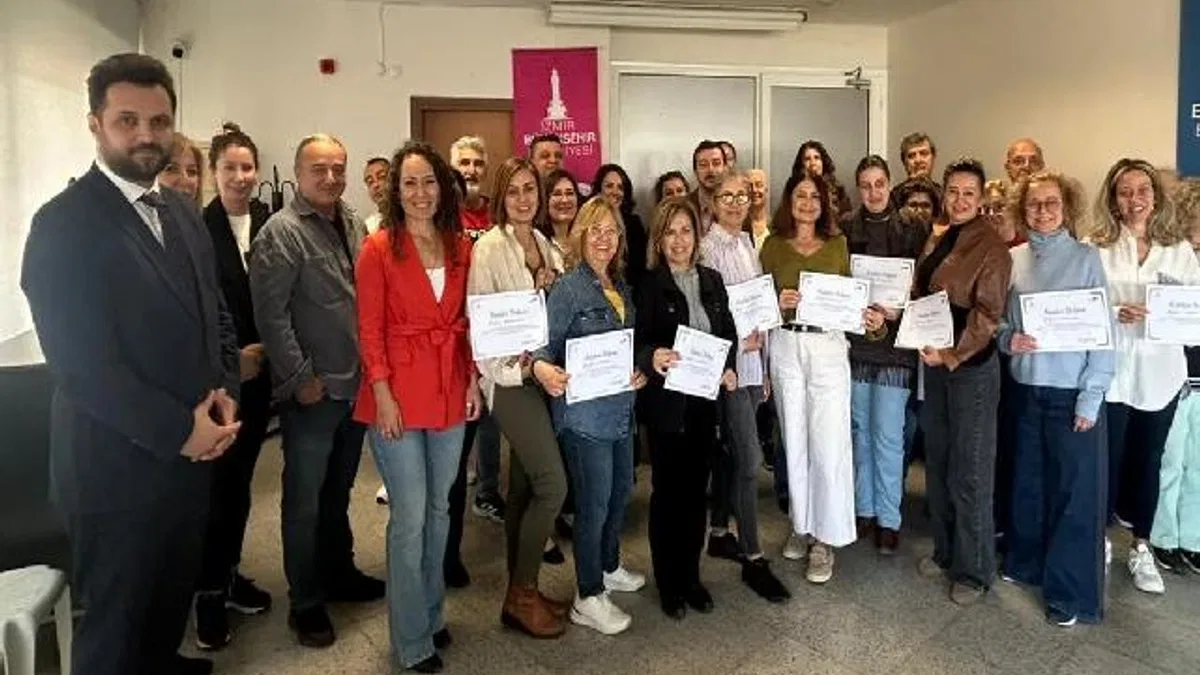 İzmir Meslek Fabrikası’nda sertifika sevinci