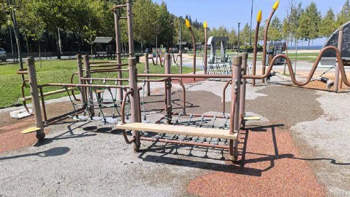 Karamürsel Ereğli Aktif Park'ın zemini yenilendi