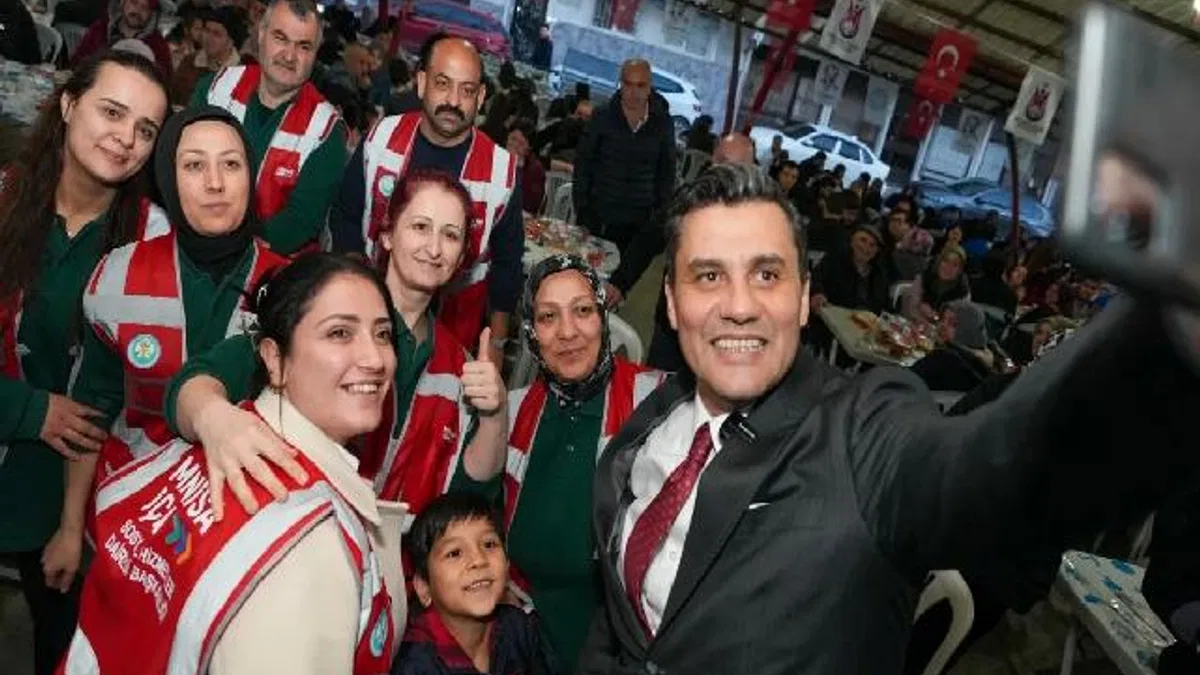 Manisa'da iftar sofrası doldu taştı!