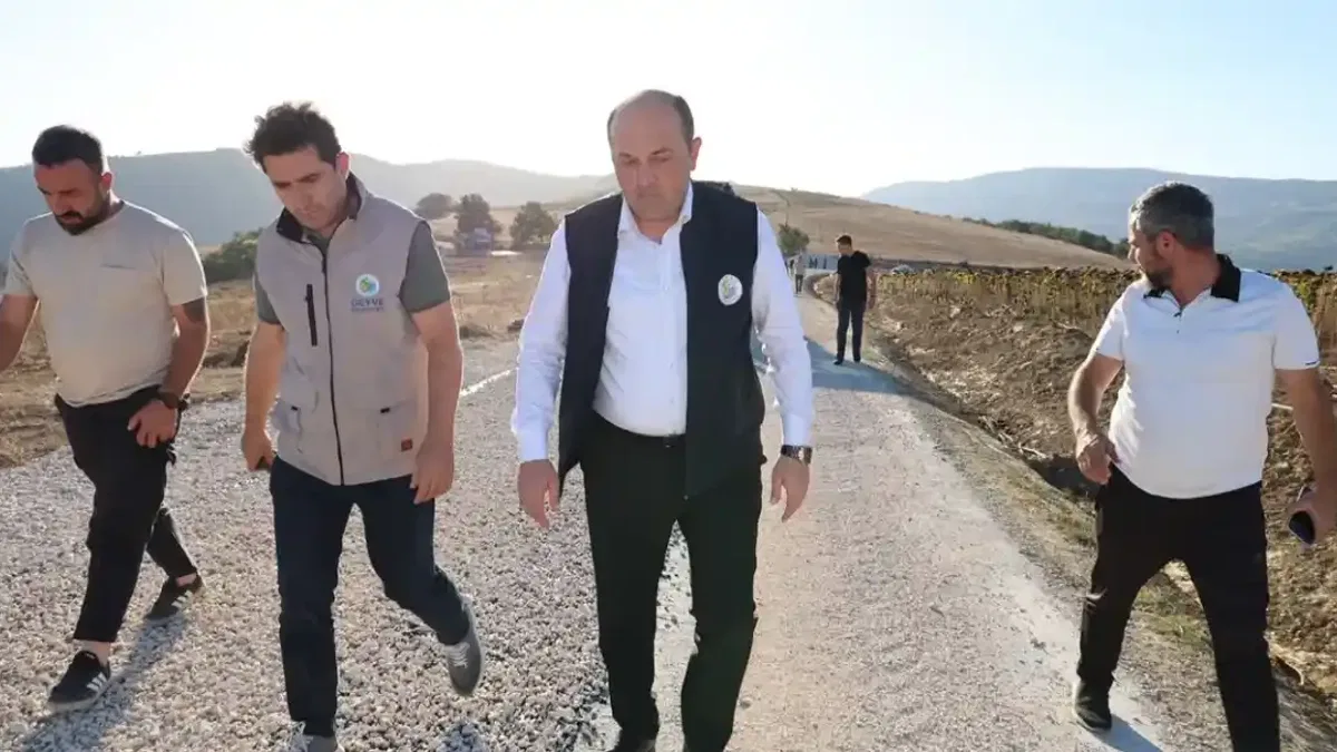 Sakarya Geyve'de soğuk asfalt mesaisi