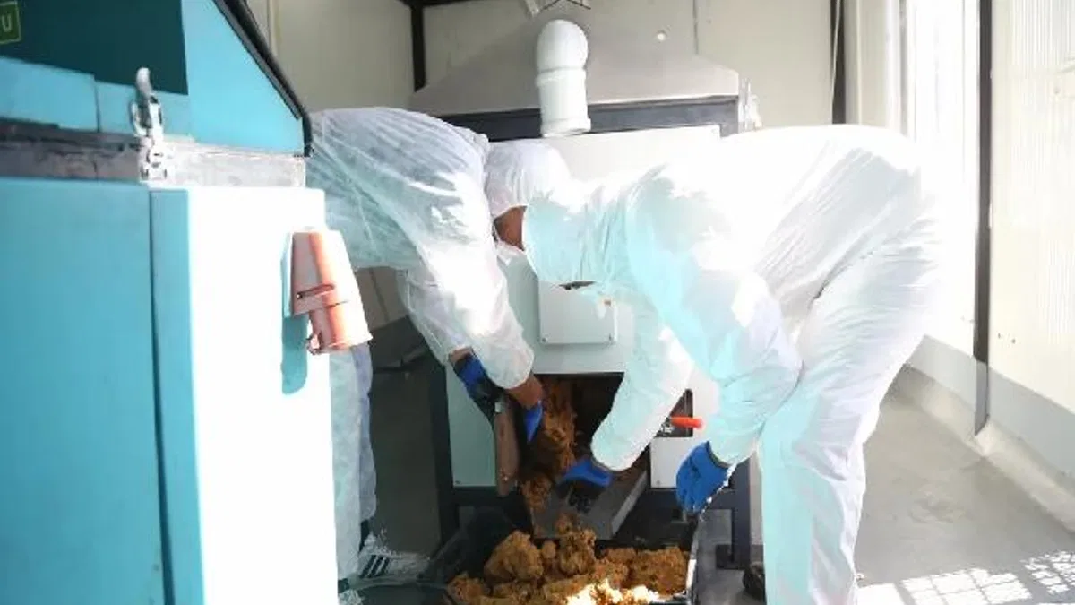 Kayseri Melikgazi yemek atıklarını can dostlarına mama yapıyor