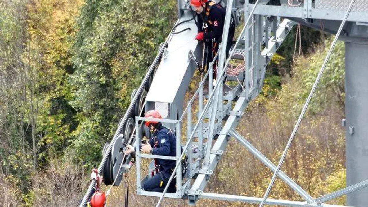 Kocaeli'de teleferik hattında nefes kesen kurtarma tatbikatı