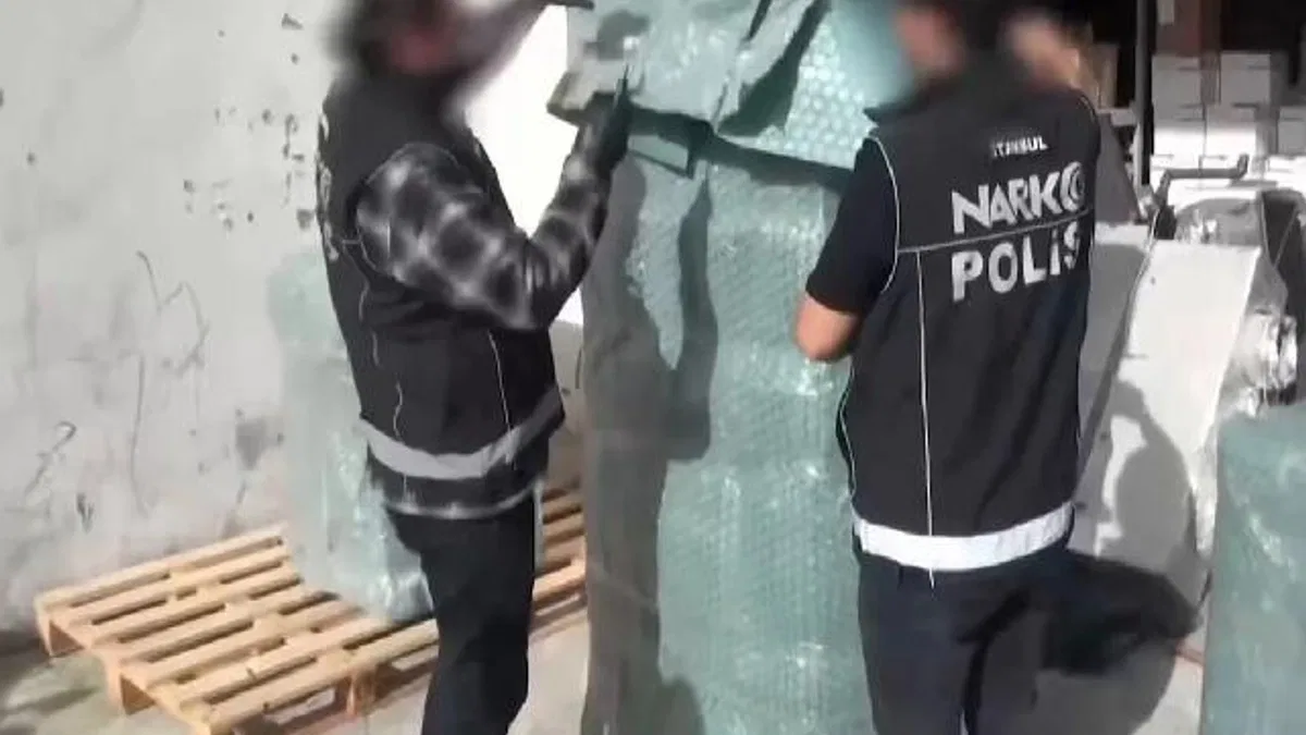 Esenyurt’ta kargoya gizlenmiş 28 kiloluk uyuşturucu ele geçirildi