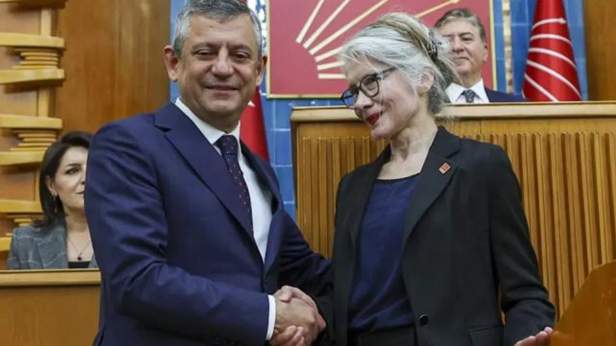 Emine Ülker Tarhan yeniden CHP’de