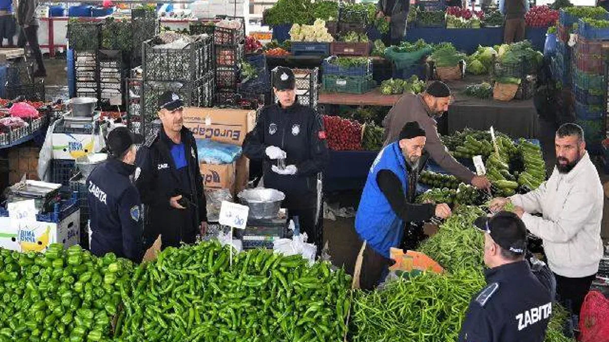 Zabıtadan semt pazarlarına şok baskın