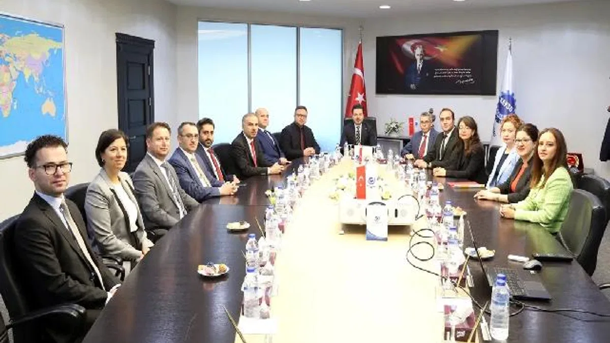 KAYSO ticaret müşavirlerini 'birebir' görüştürdü