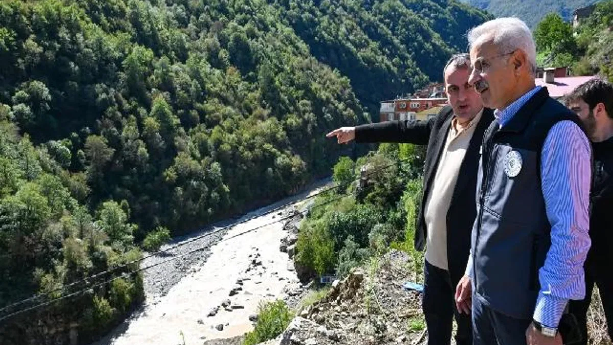 Bakan Uraloğlu Artvin'de... Sel ve heyelan hasarlarını inceledi