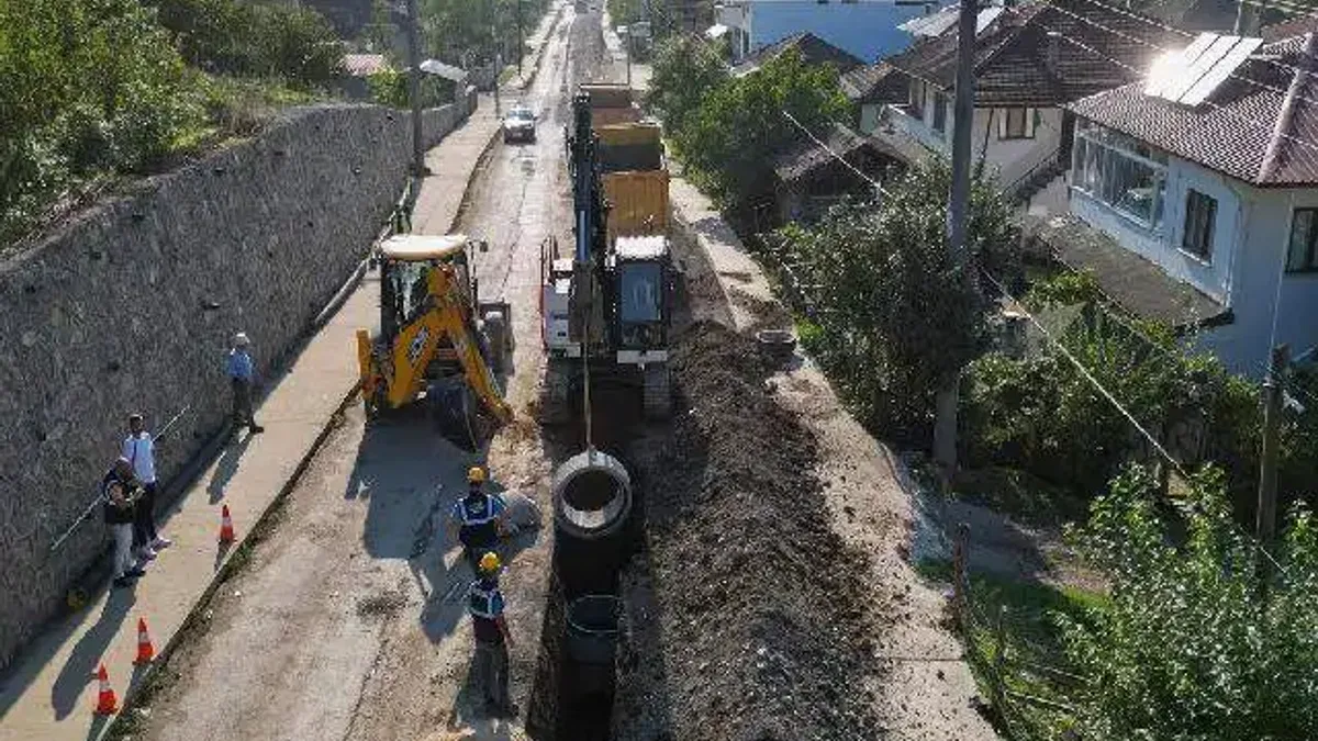 Sakarya Akyazı'nın altyapısı için 6 ekip çalışıyor