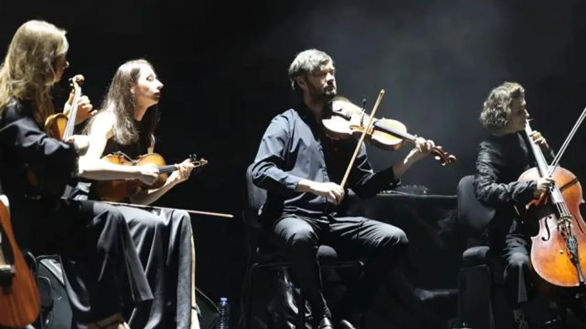 Dünyaca ünlü piyanist İzmir'de ayakta alkışlandı