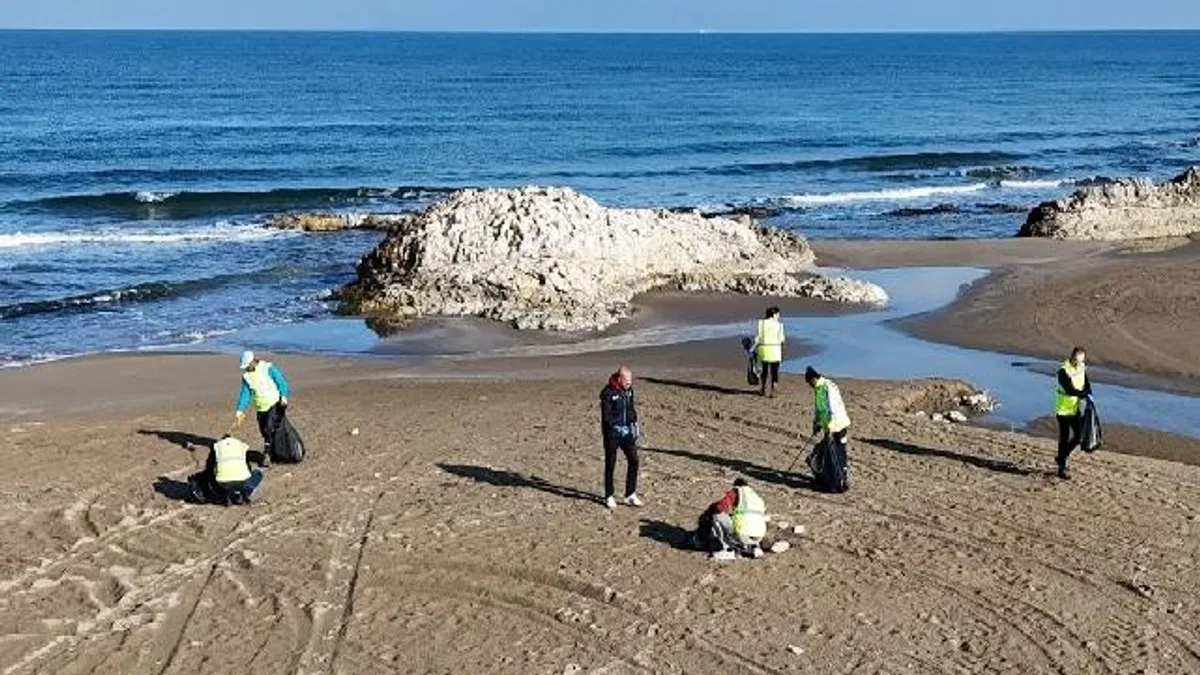Kocaeli'de yılın üçüncü dönem deniz çöpü izleme faaliyeti