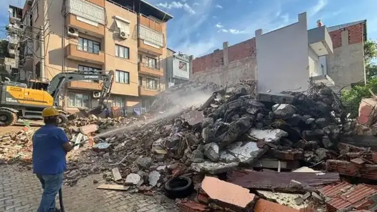 İzmir'de hasarlı yapılar için uzlaşı sağlandı yıkım gerçekleşti