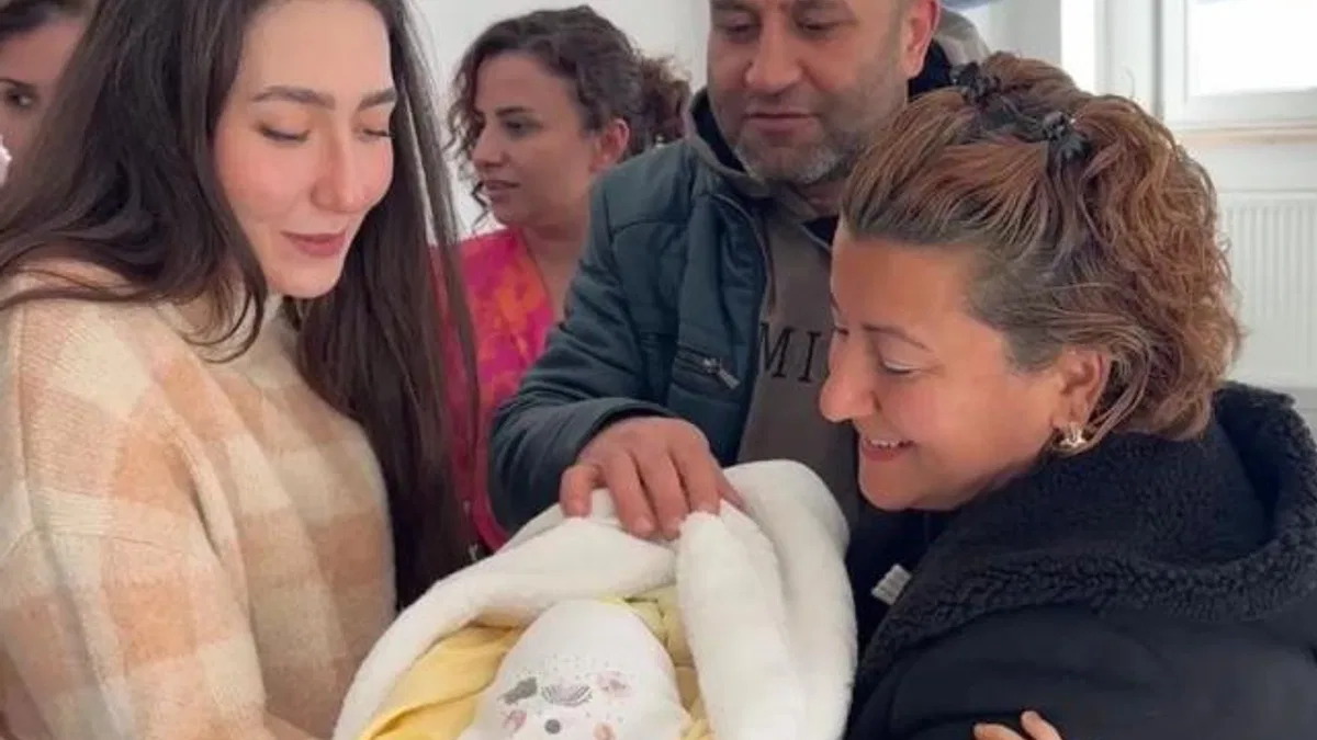 “Geçici Koruyucu Aile” 100’üncü bebeği Ege Berk, Samsun'da koruyucu ailesiyle buluştu