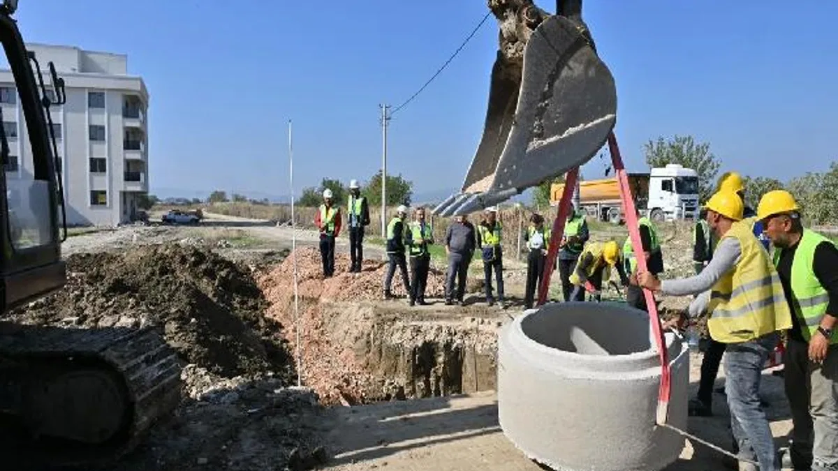 Manisa'da Muradiye'nin altyapısına ilk kepçe