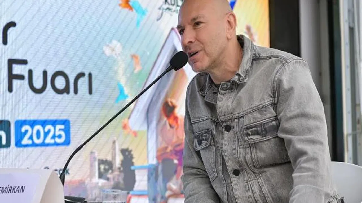 Demir Demirkan İzmir'de bu kez edebiyat sahnesinde buluştu