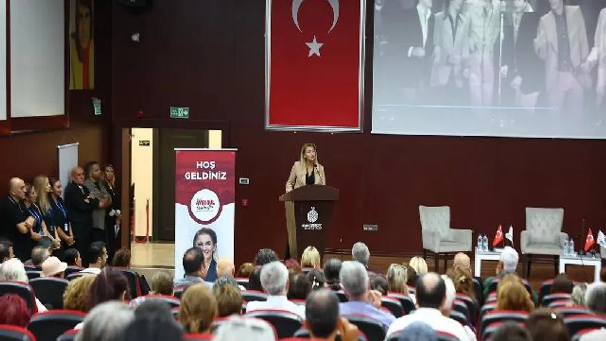 Usta oyuncu Tarık Akan Bakırköy’de anıldı