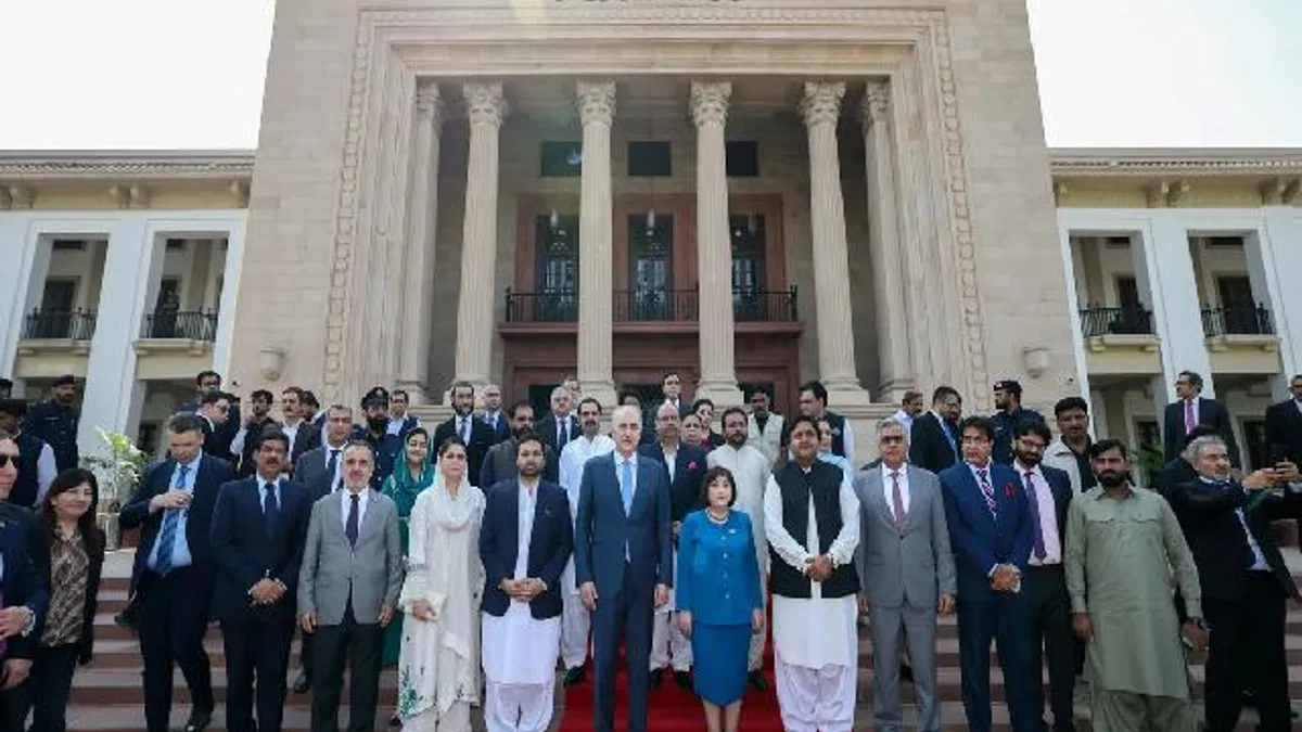 Pakistan'da Kurtulmuş'tan Pencap Eyalet Meclisi'ne ziyaret
