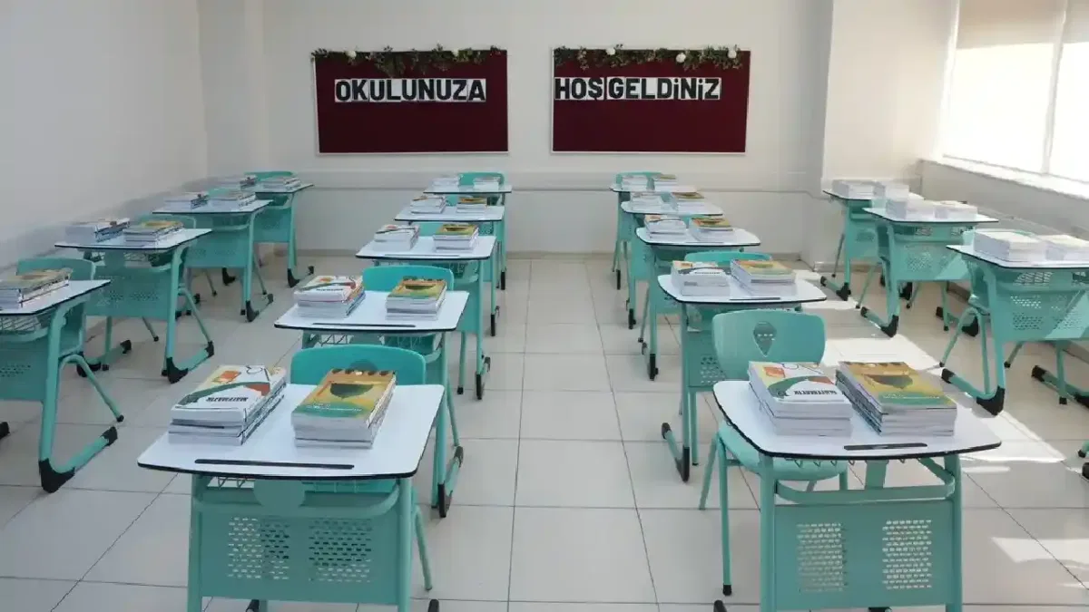 Ders kitapları dağıtılmaya başlandı