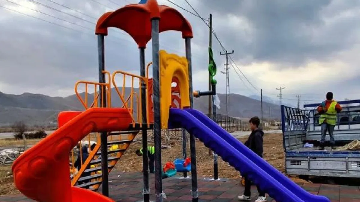 Doğanşehir Belediyesinden Güzelköy'e modern çocuk parkı
