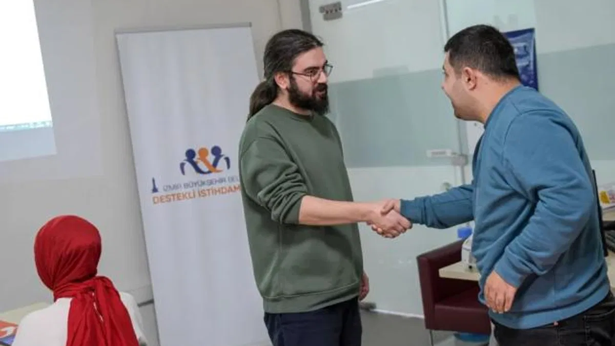 İzmir'de 53 engelli çalışma hayatına katıldı