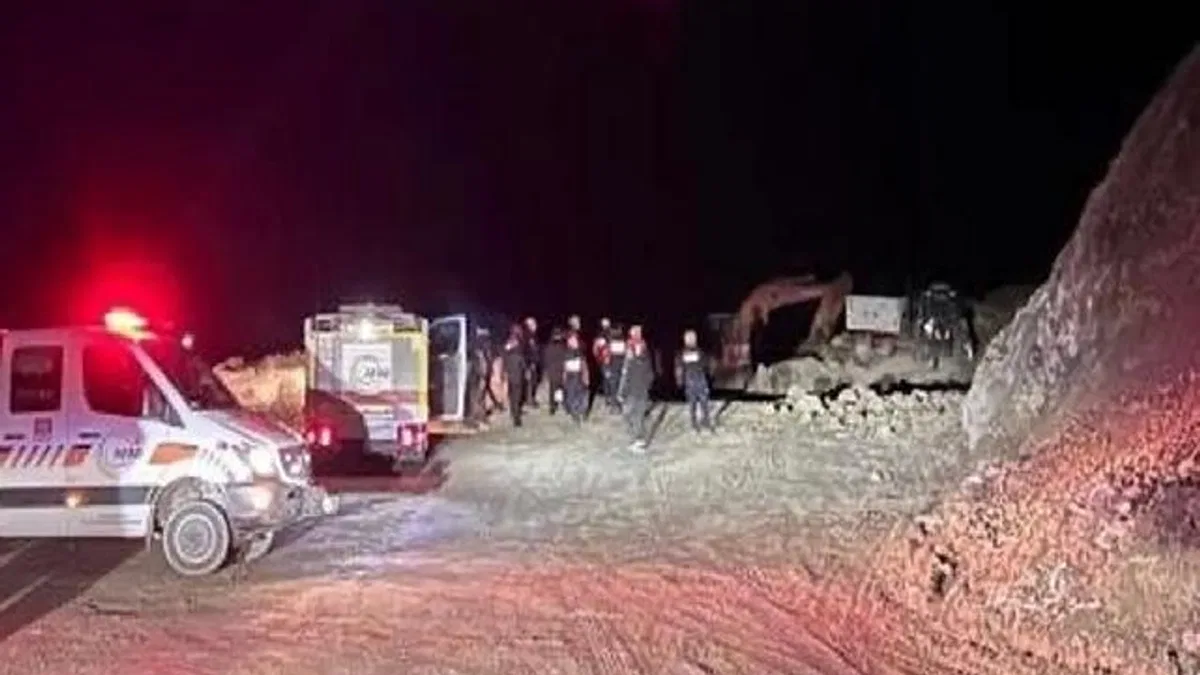 Sivas’ın Divriği'ndeki göçükte arama çalışmaları sürüyor