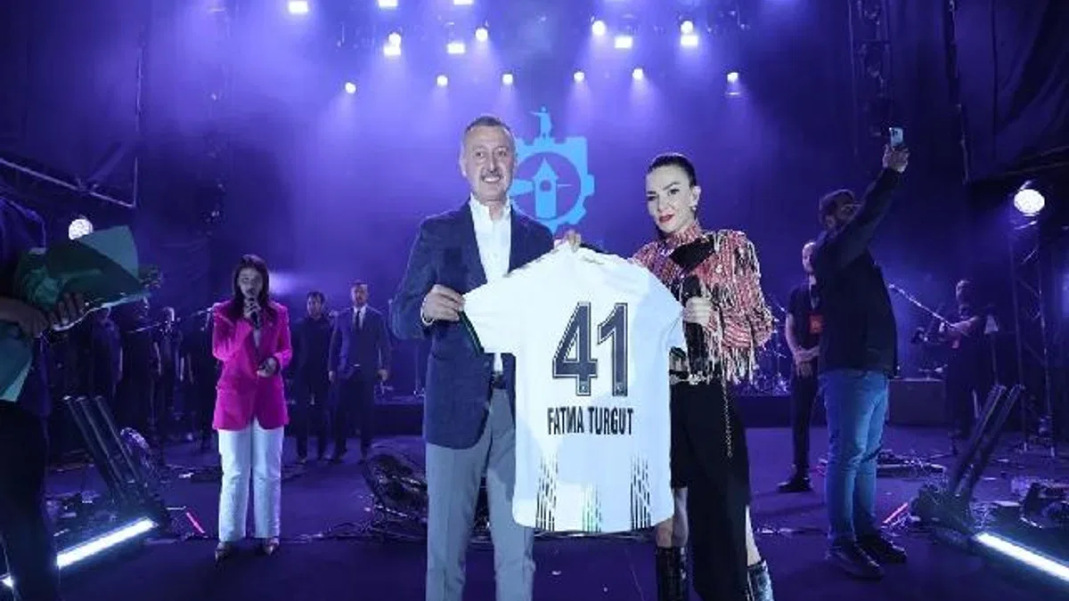 Büyükakın forma verdi, Fatma Turgut kutladı