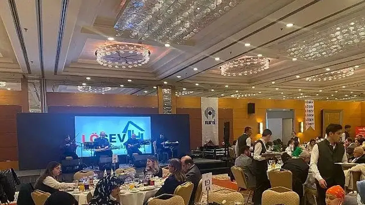 LÖSEV'den Ankara'da Geleneksel İftar Buluşması: Kanser Hastaları Birlikte İftar Yaptı, Sağlık Diledi