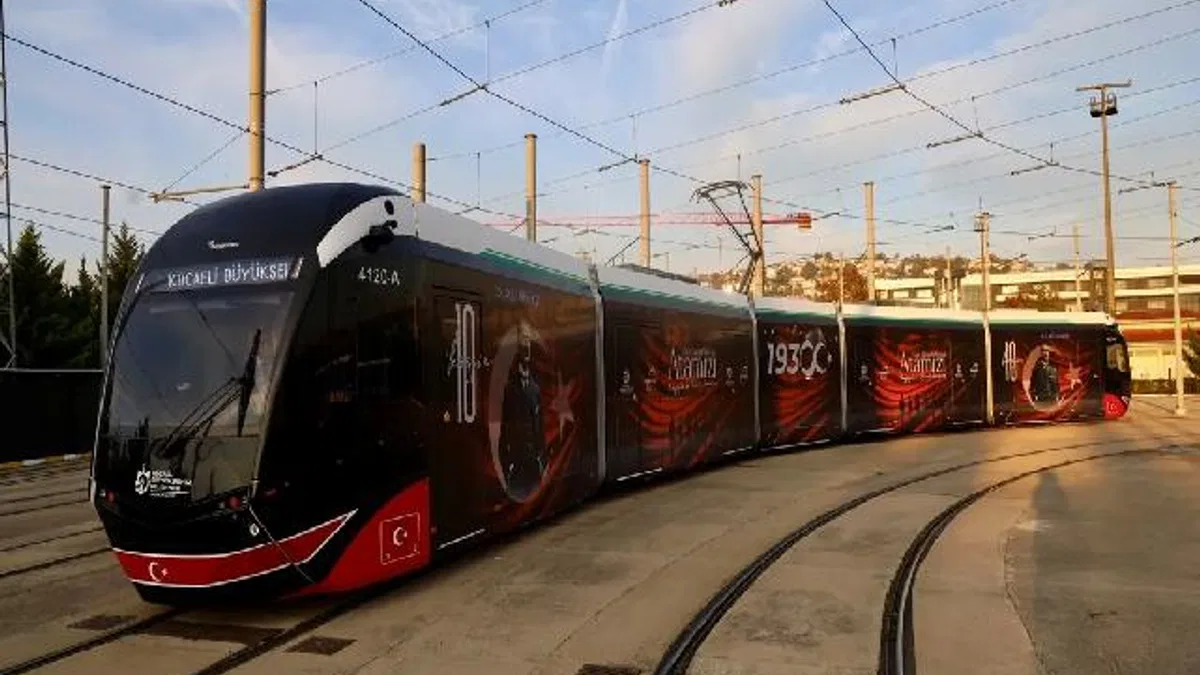 Kocaeli’de otobüs ve tramvaylarda Ata’ya saygı